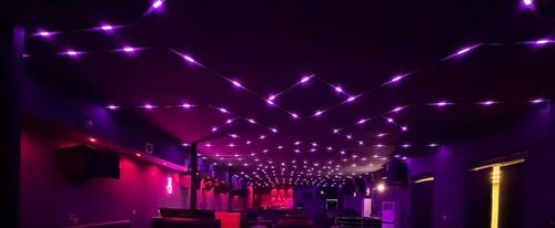 Ciel étoilé LED violet du City Royal en perspective